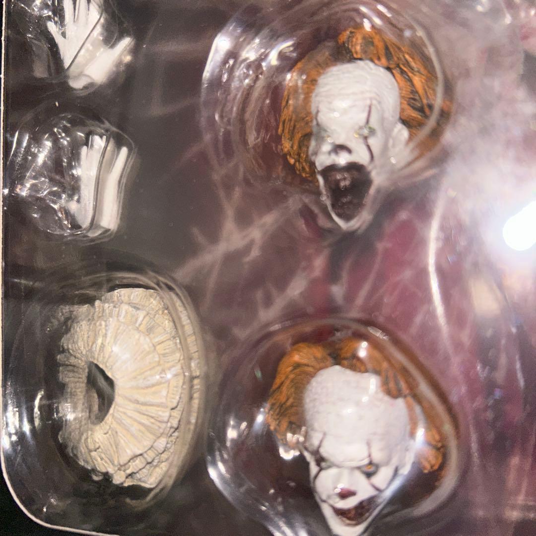 新品NECA ITペニーワイズ アクションフィギュア 18cm
