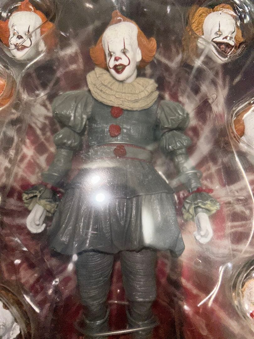 新品NECA ITペニーワイズ アクションフィギュア 18cm