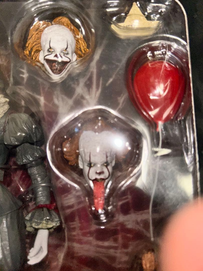 新品NECA ITペニーワイズ アクションフィギュア 18cm