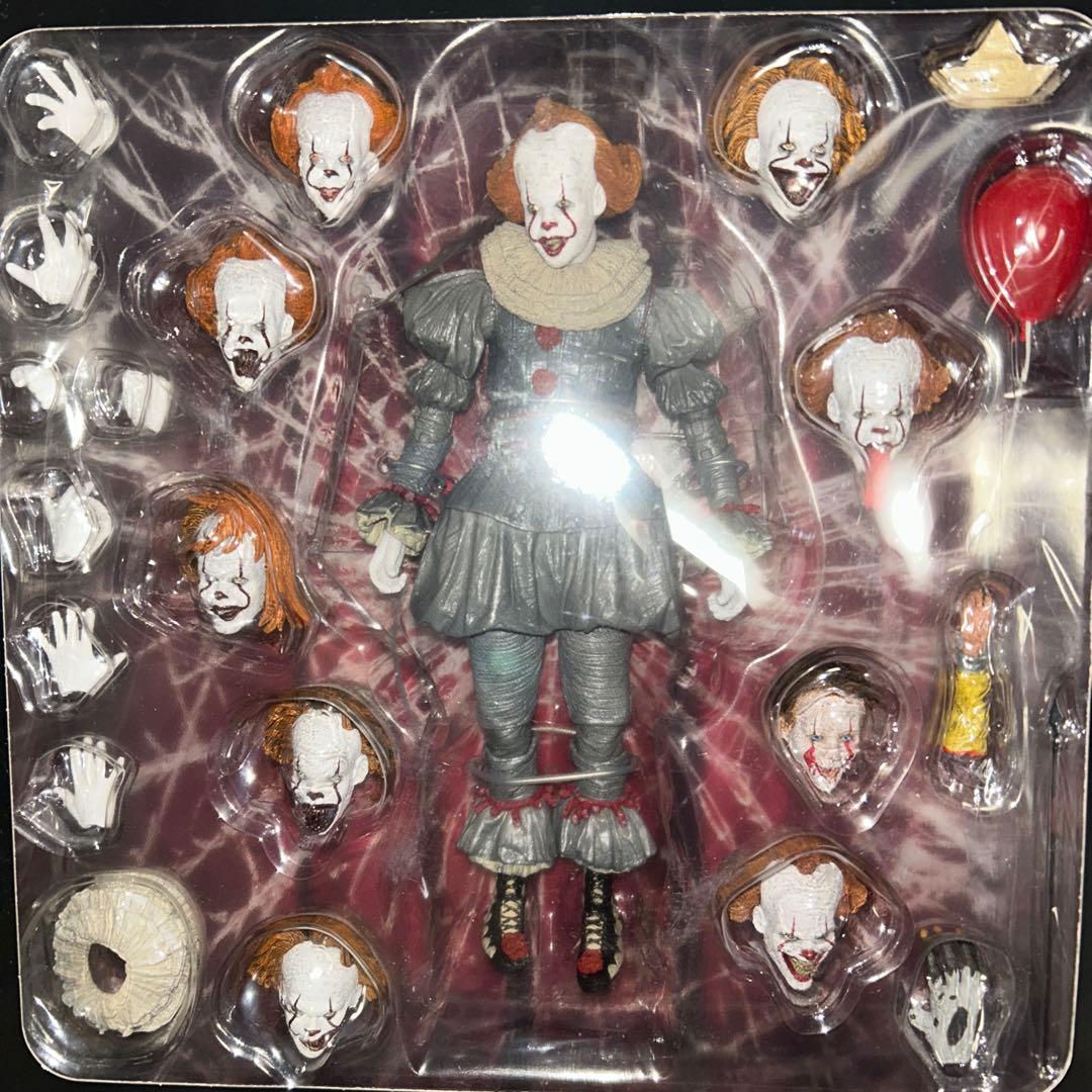 新品NECA ITペニーワイズ アクションフィギュア 18cm