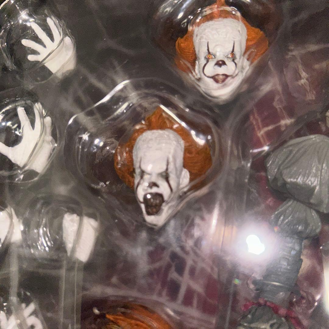 新品NECA ITペニーワイズ アクションフィギュア 18cm