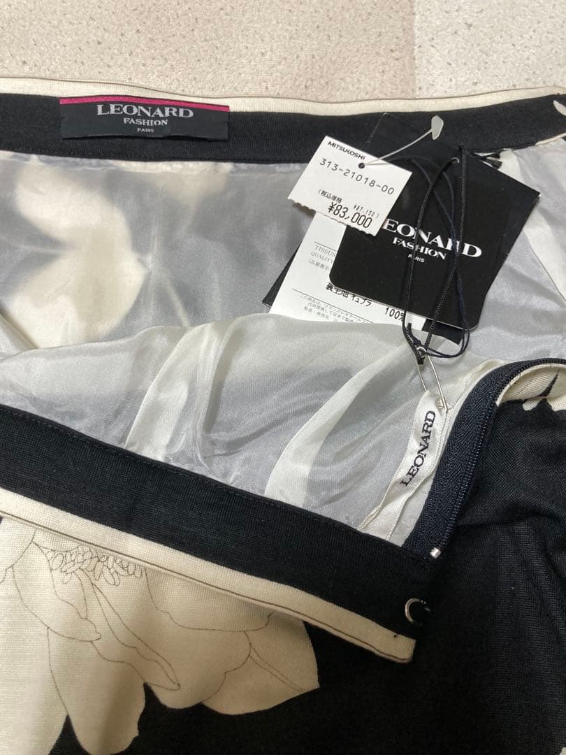 新品未使用　LEONARD スカート (毛60%、シルク40%)