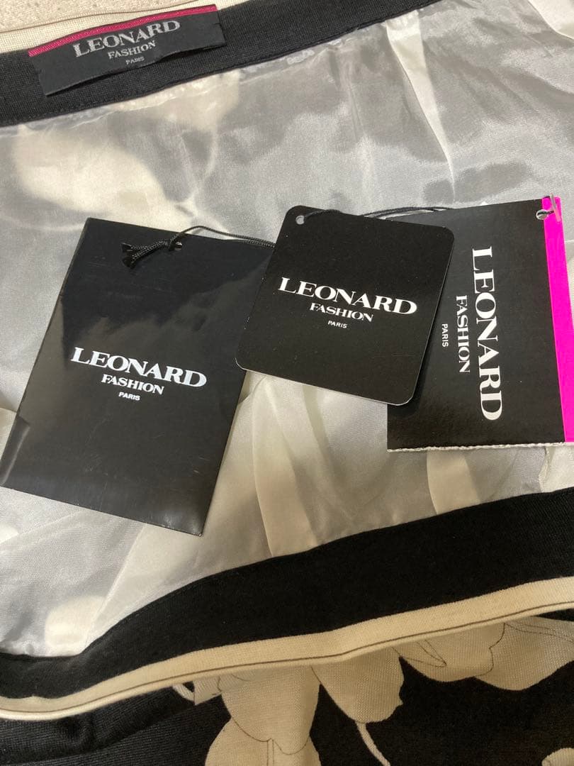 新品未使用　LEONARD スカート (毛60%、シルク40%)