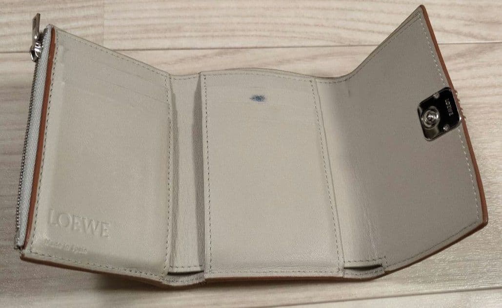 LOEWE 三つ折り財布 アナグラム ライトゴースト 箱付 バーティカルスモール