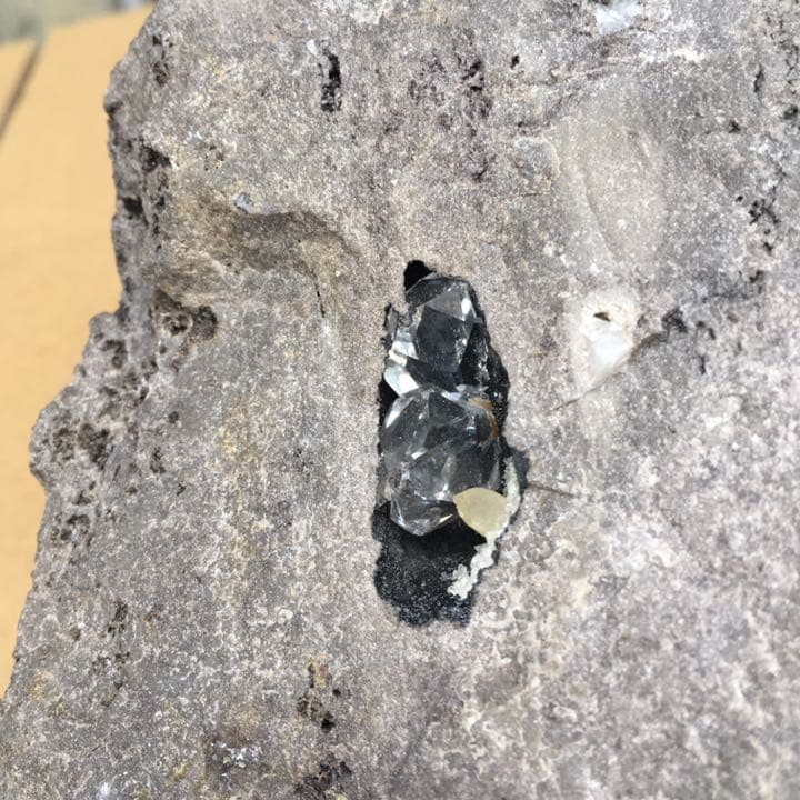 ハーキマーダイヤモンド(水晶)母岩付 A