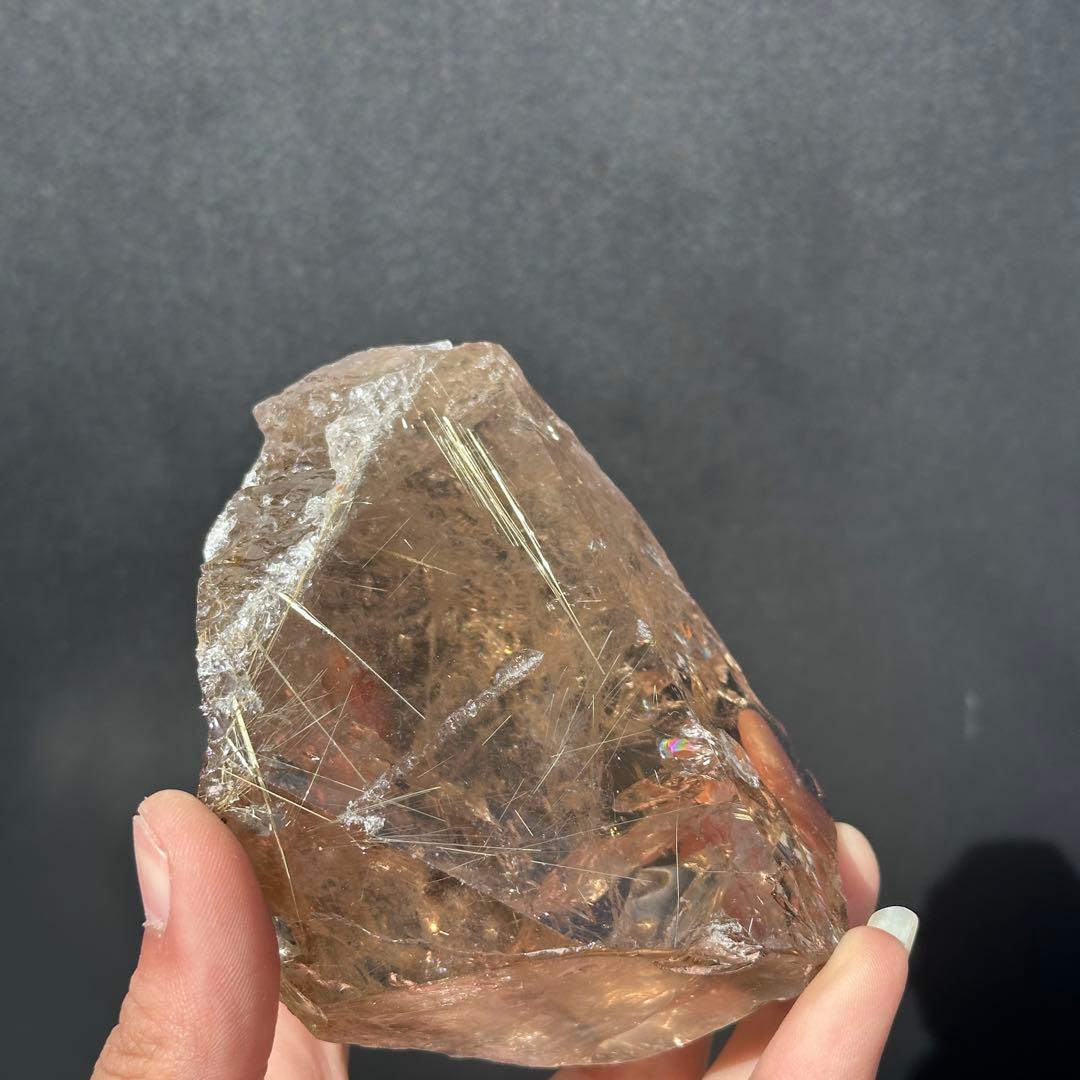 ブラジル産❣️天然石 タイチンルチルクォーツの原石　置物　鉱物G.110