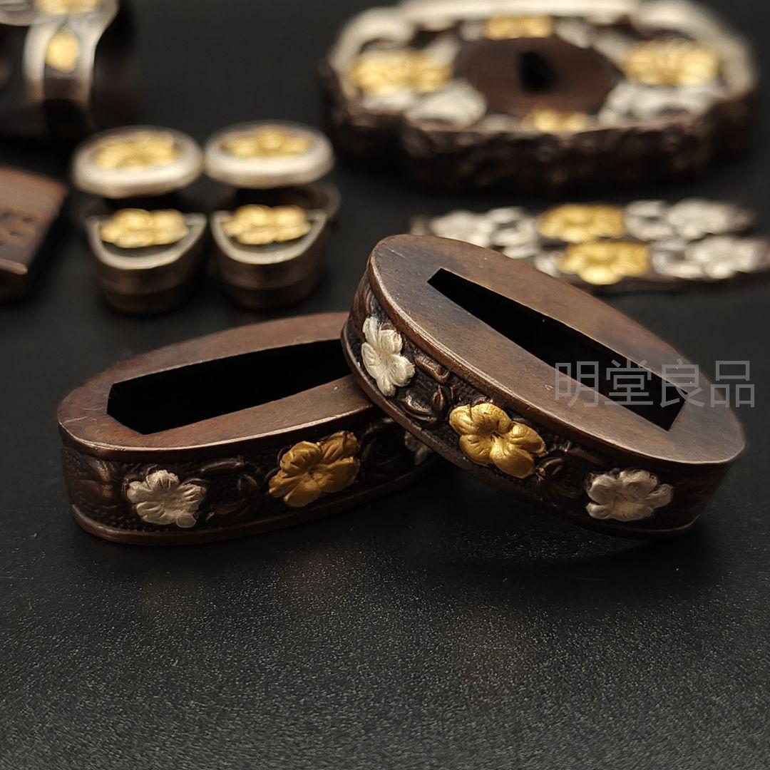 桜の紋太刀　金具　刀鍔　目貫　縁頭　切羽　鐺　柄鞘一式金具　銅製　金銀メッキ