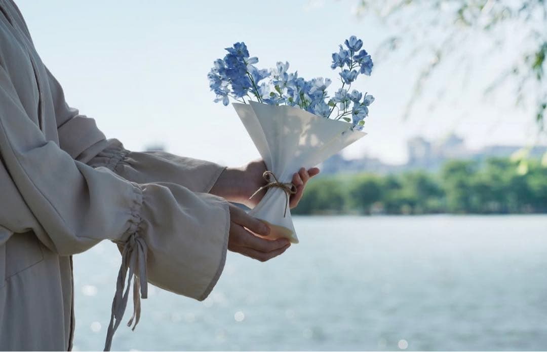 【+0.2 TABANE】花束の形のフラワーベース　花瓶