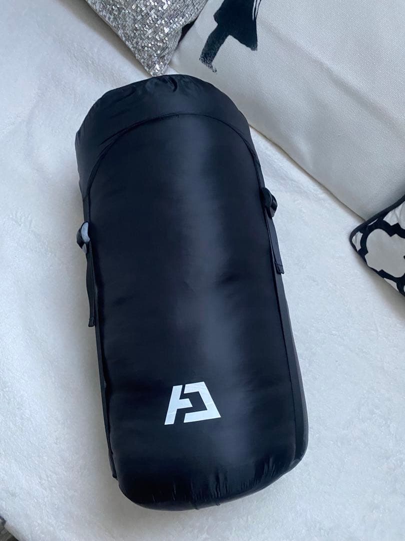 アンプラグドキャンプ　寝袋　マミー型　ブラック