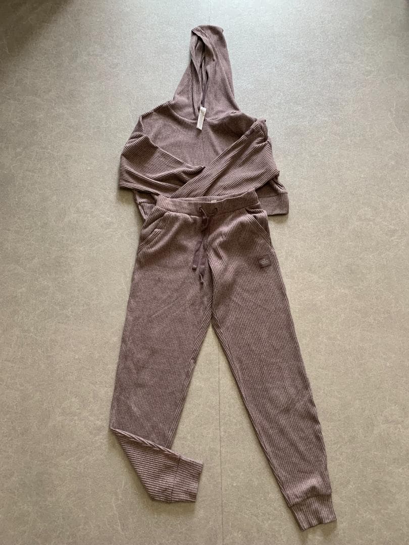 alo YOGA MUSE フーディ+ミューズスウェットパンツ