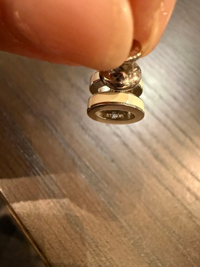 HERMES ポップHミニピアス　白
