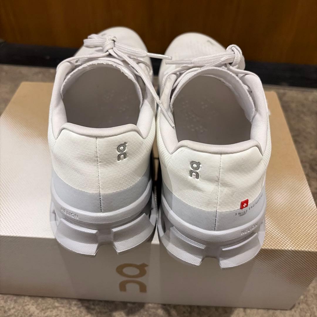 【ROB】on Cloudmonster White | Glacier