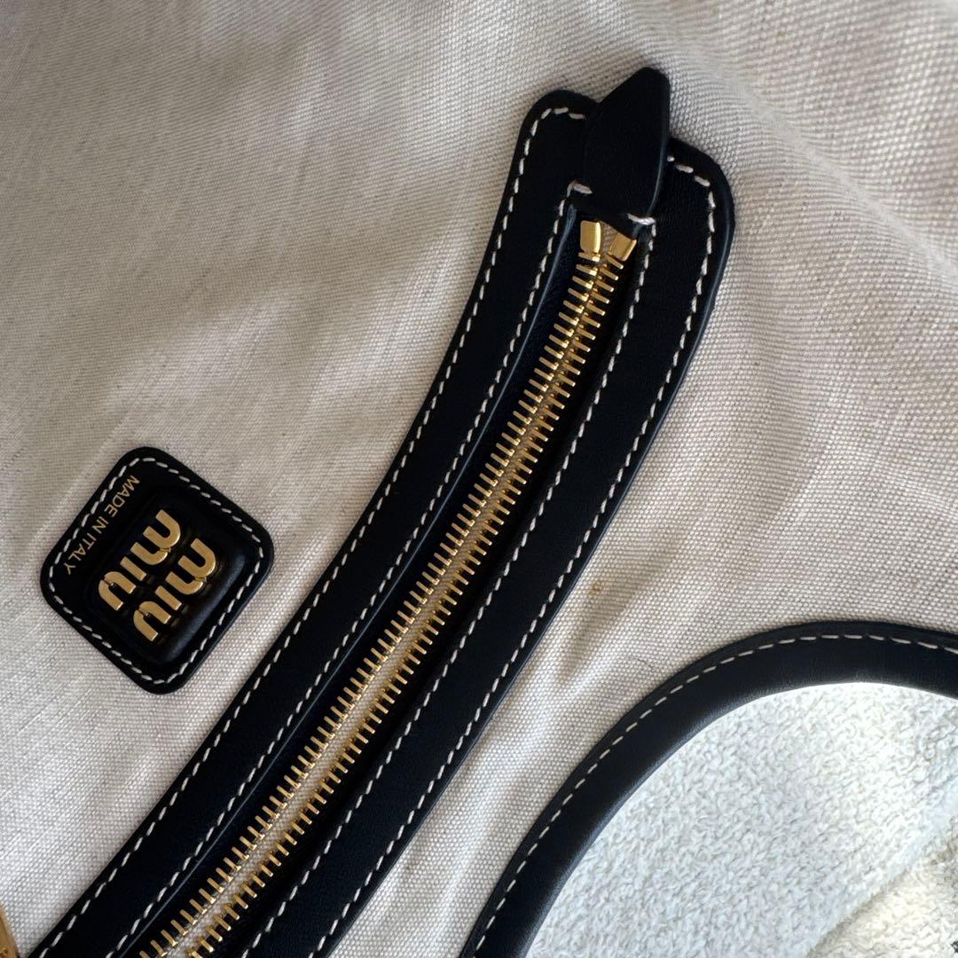 miu miu 黒 トートバッグ ロゴ刺繍