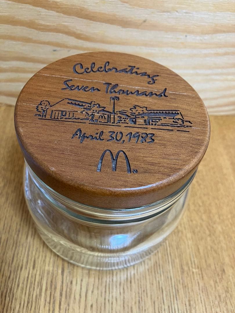 アンカーホッキング製(ファイヤーキング)ガラス瓶&マクドナルド缶バッジ