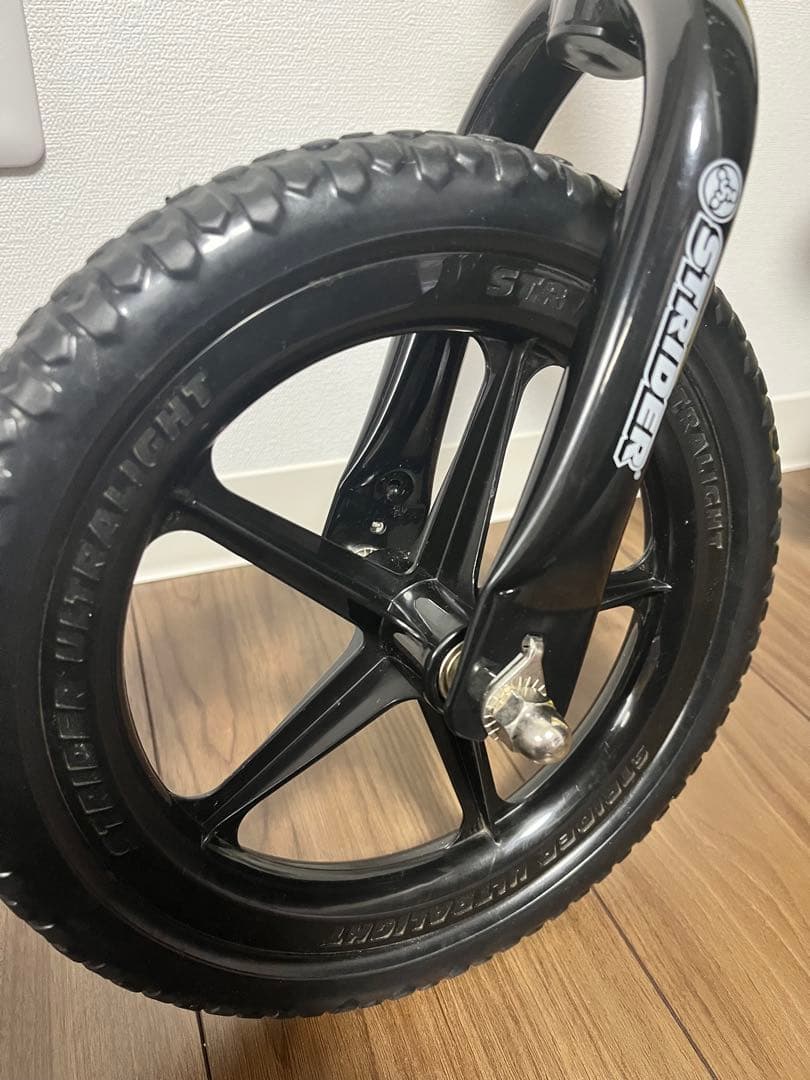 ストライダー　12インチ　ストライダー　黄色