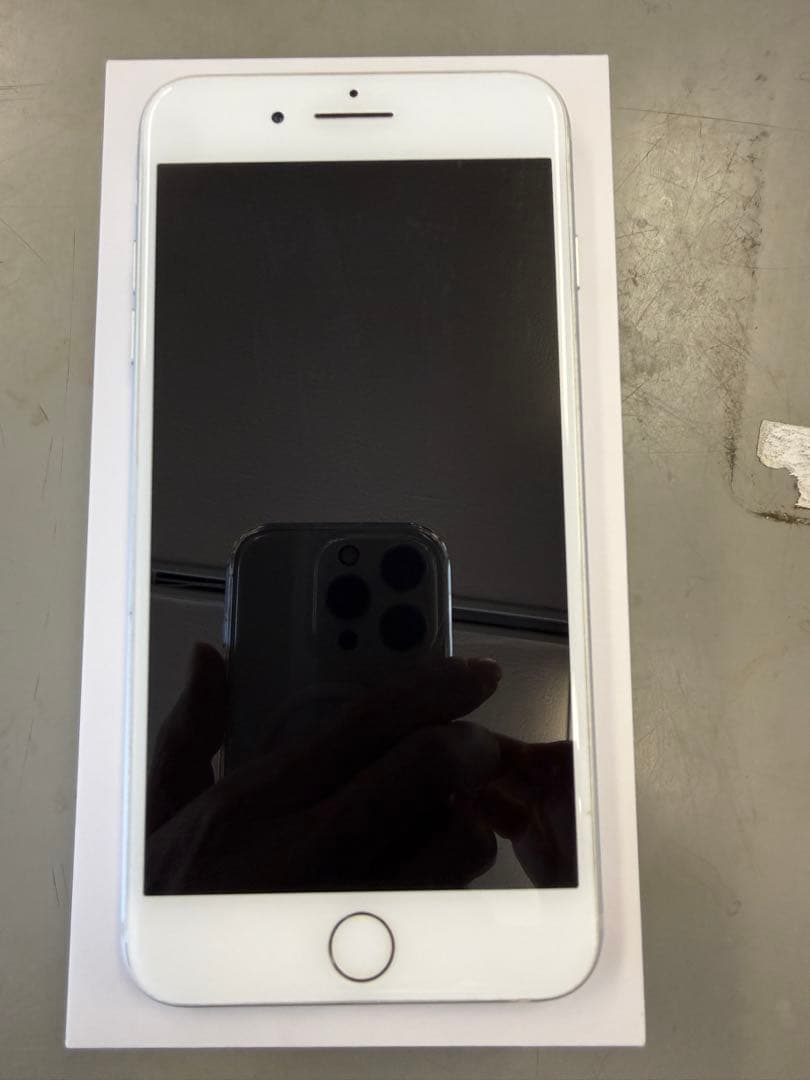 Apple iPhone 8 Plus シルバー 256GBバッテリー100%
