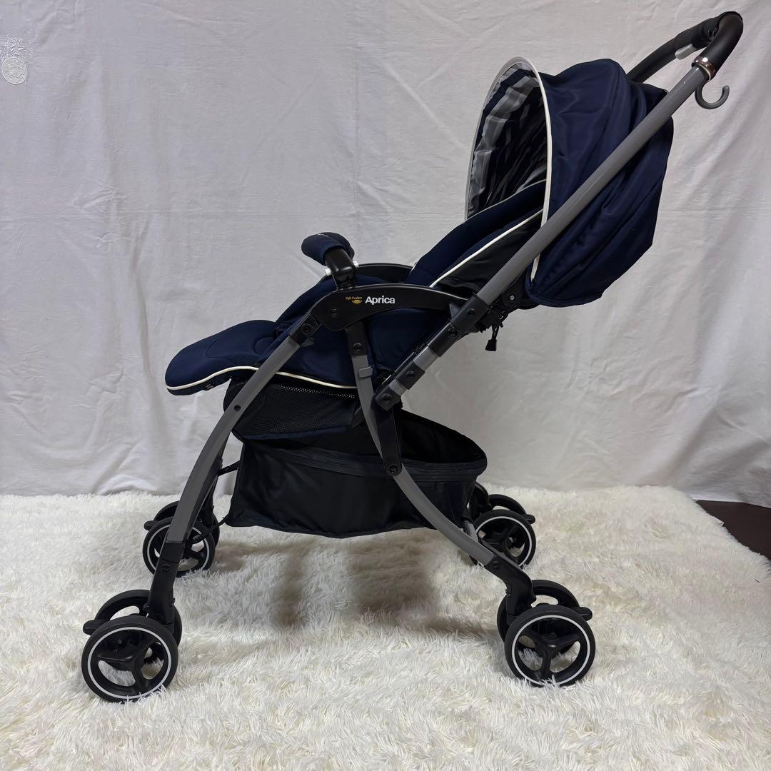 【極美品】　Aprica 　ラクーナ ソファークッション　オート4輪　両対面式