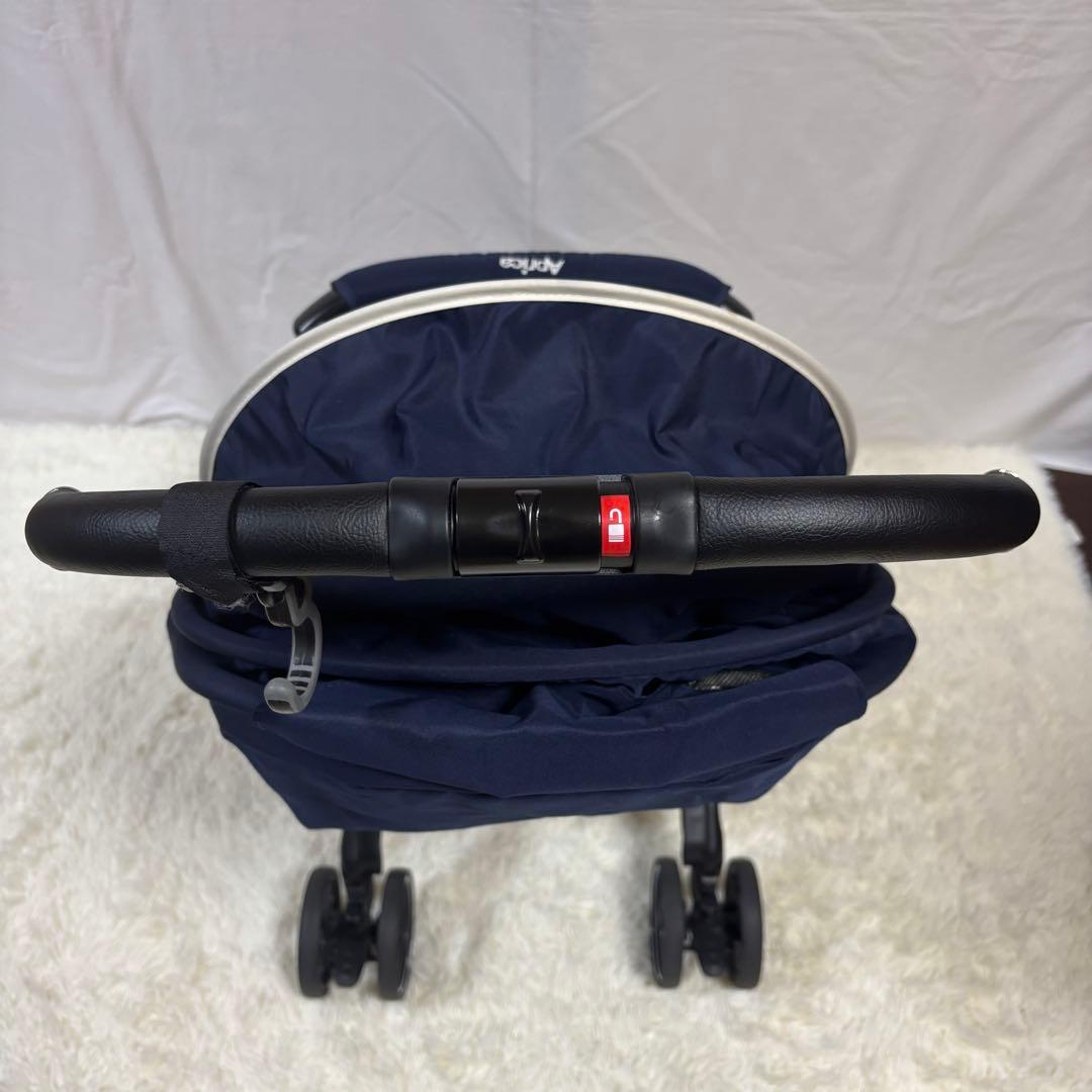 【極美品】　Aprica 　ラクーナ ソファークッション　オート4輪　両対面式