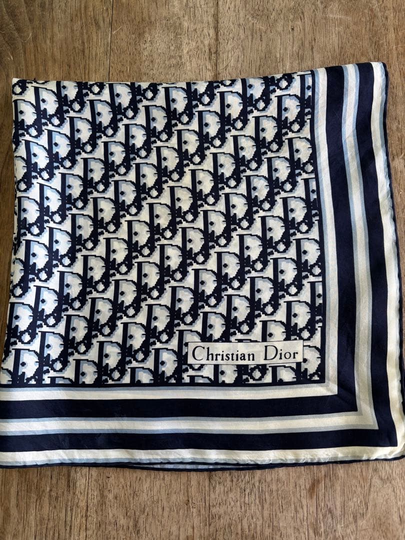 クリスチャンディオールスカーフ