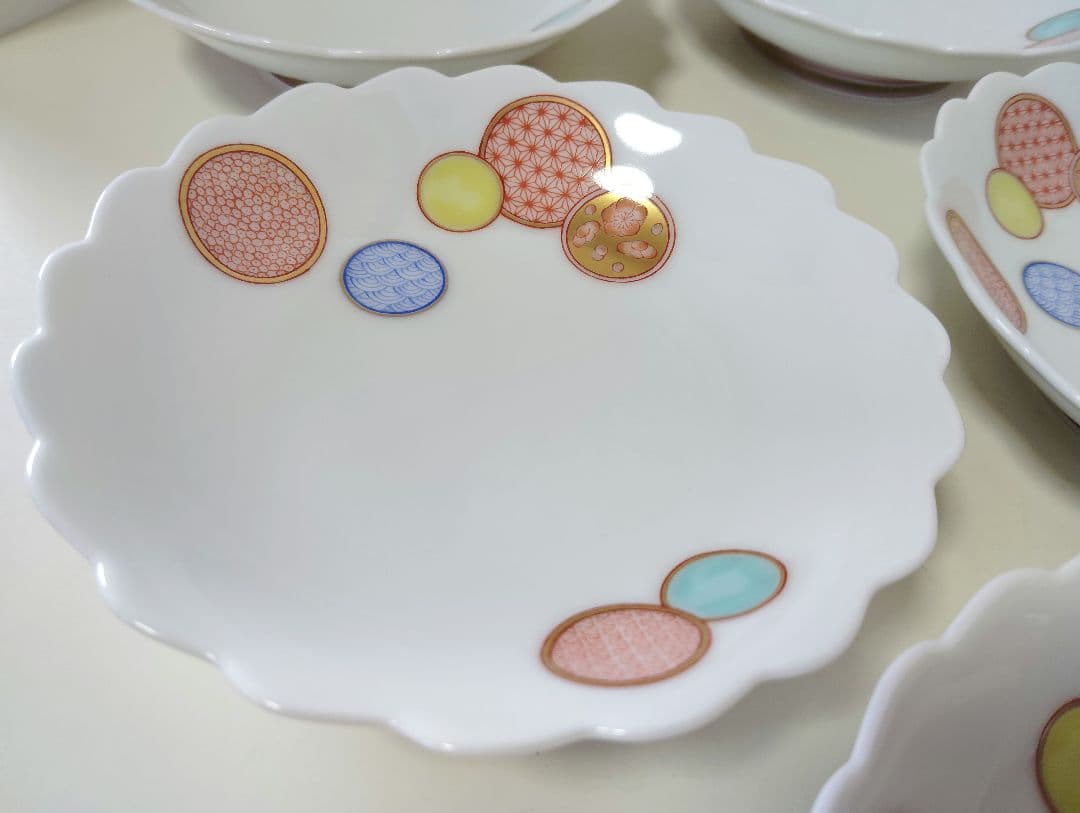深川製磁　極美品　赤絵丸紋　銘々皿　5枚と染錦花丸紋　箸置き　1個