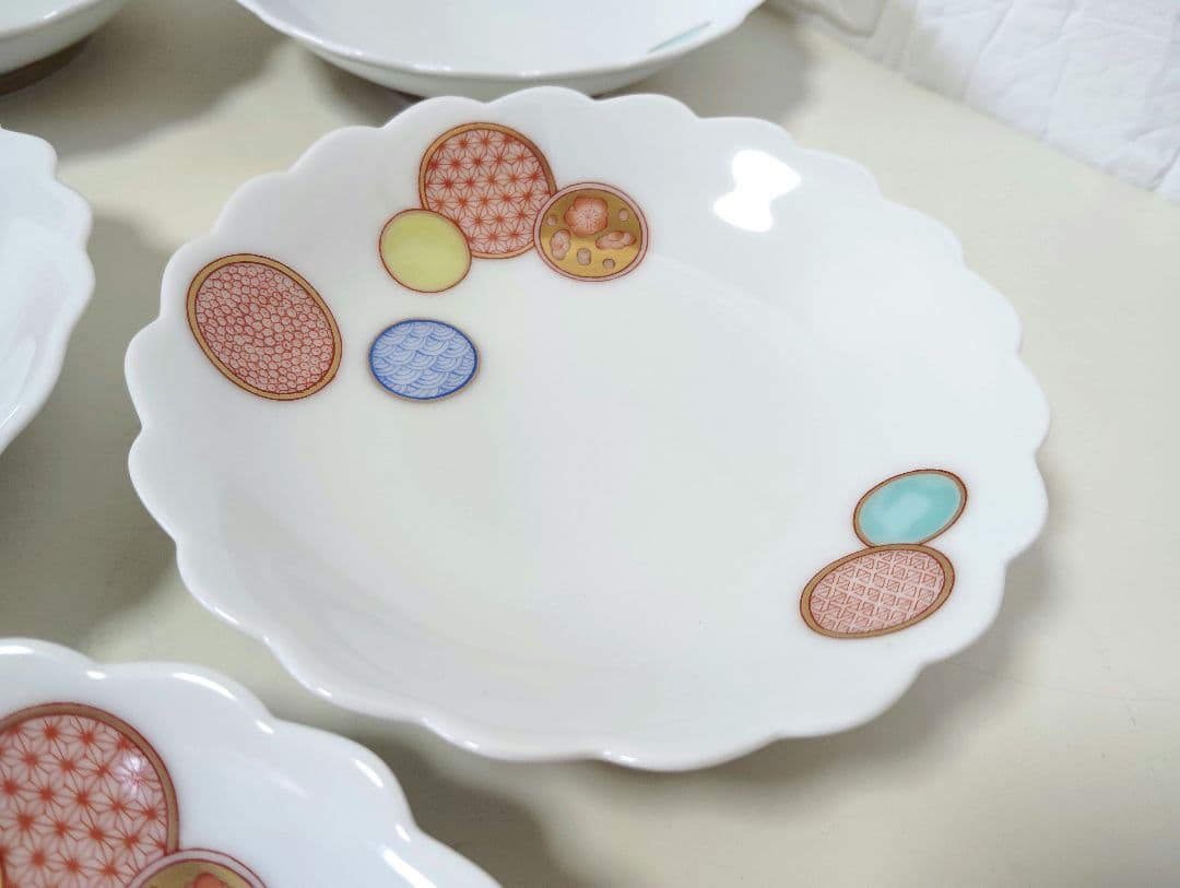 深川製磁　極美品　赤絵丸紋　銘々皿　5枚と染錦花丸紋　箸置き　1個