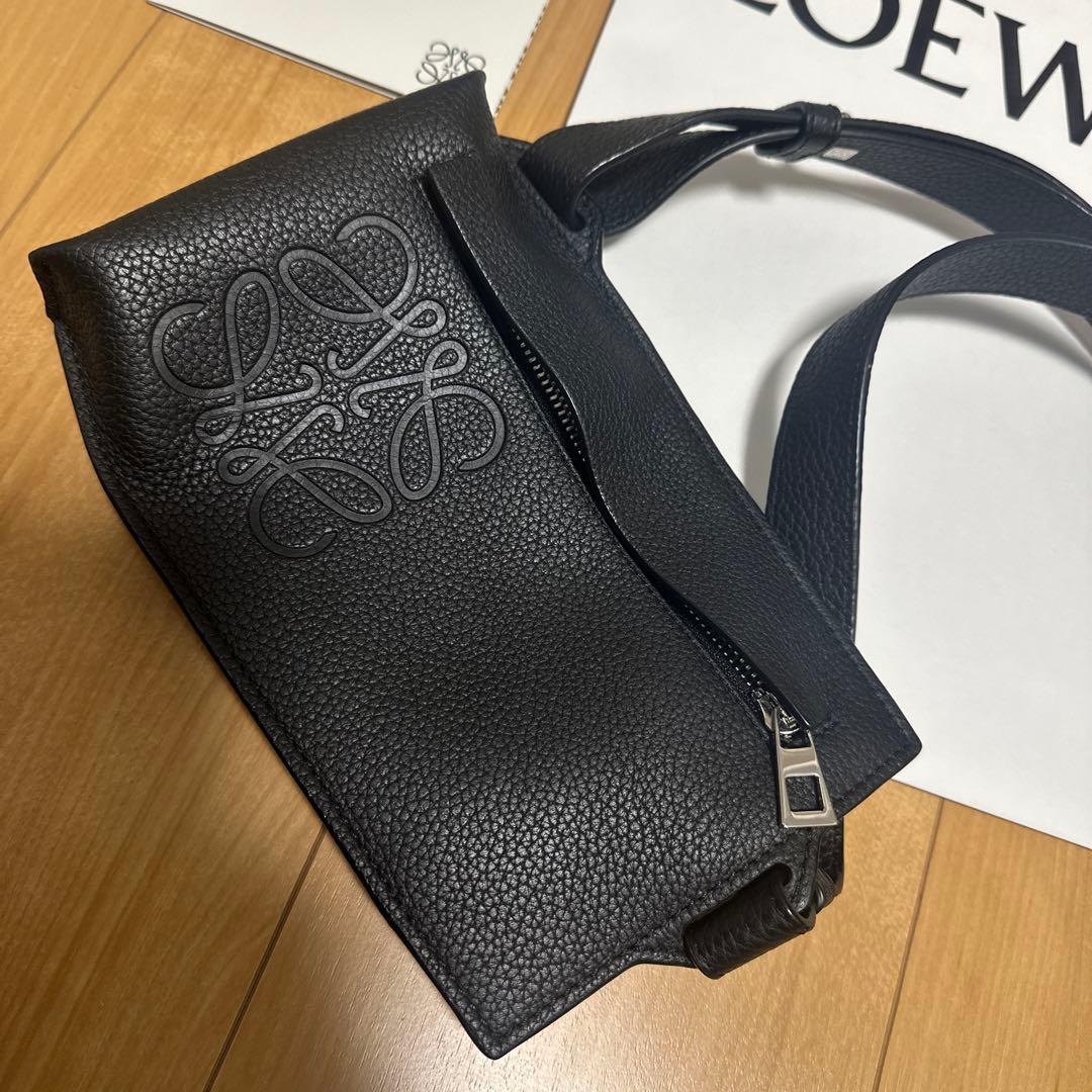 LOEWE(ロエベ)のバーティカル Tポケット ショルダーバッグ　ボディバッグ