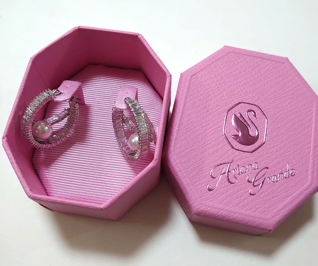 美品♡Ariana Grande♡ スワロフスキーピアス