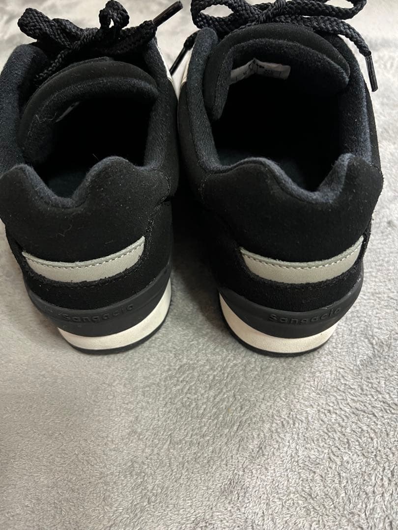 にゅ　サンガシオ　23.5cm