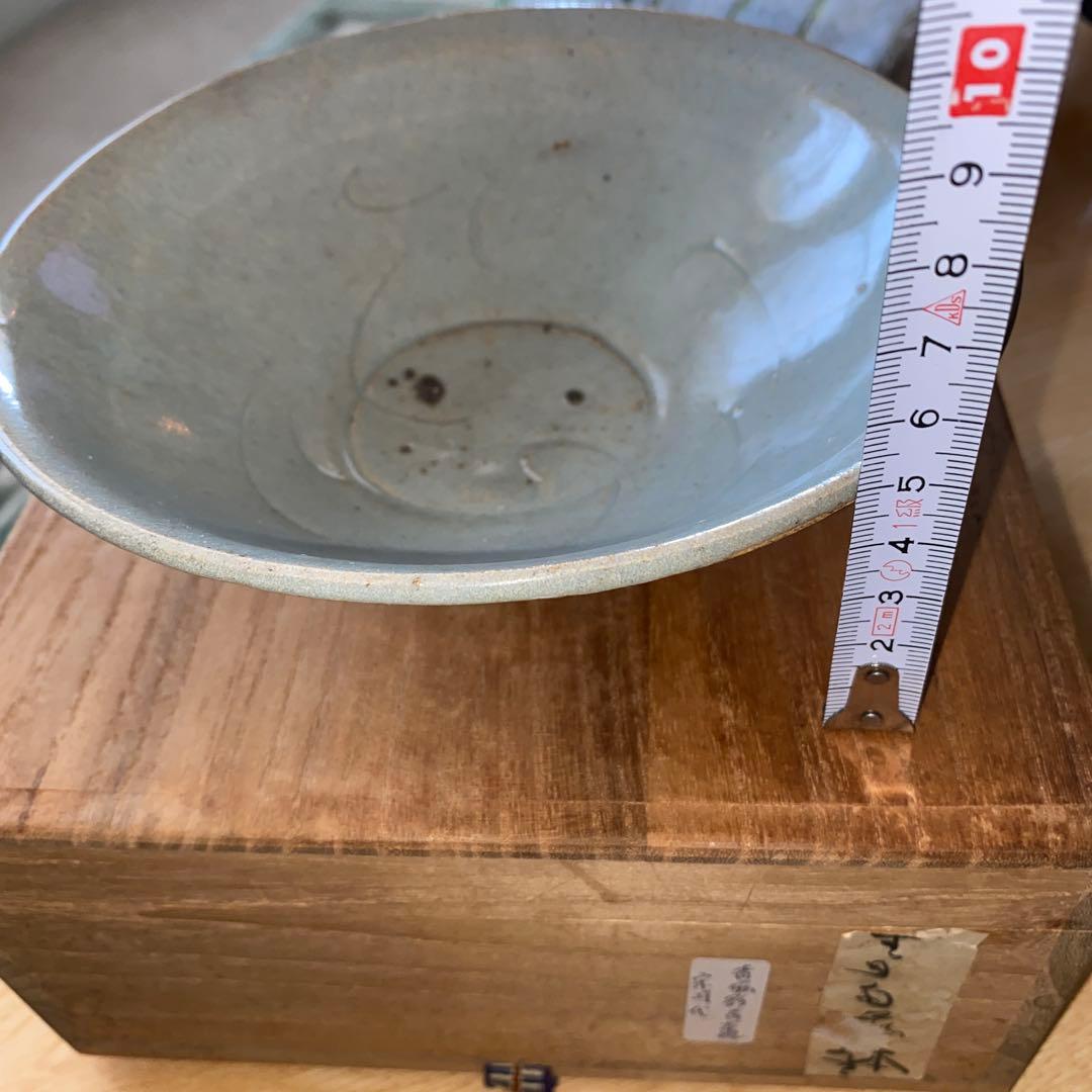 青磁影青茶碗　蓮弁紋　草紋　宋時代