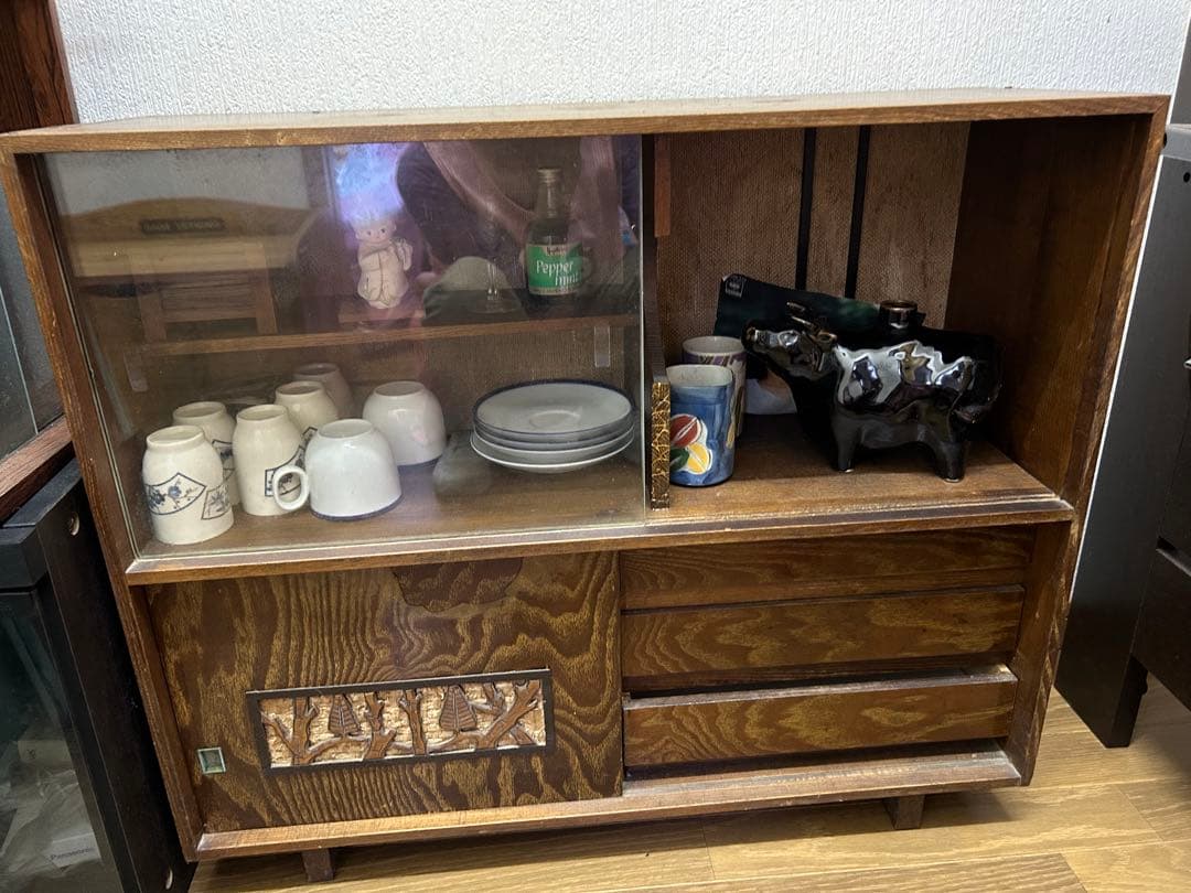 木製食器棚 ガラス扉付き　アンティーク　値下げ交渉可能。　コンパクトサイズ