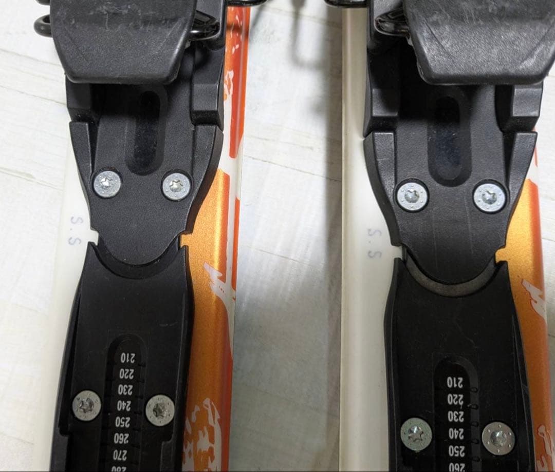 ロシニョール radical j 130、ノルディカ 24~25㎝、ストック