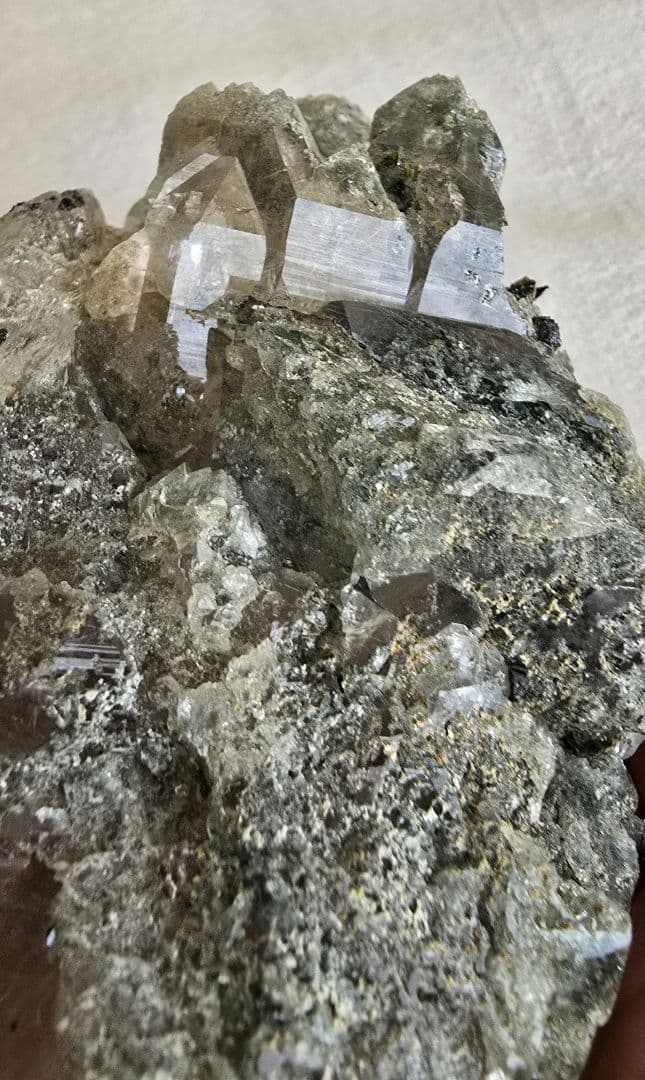 マニハール産　水晶クラスター(ルチル・クローライト・アテナース)レインボーあり