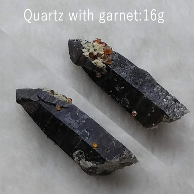 16g　スペサルタイト　煙水晶　ガーネット　母岩付き　共生鉱物　鉱物標本　水晶