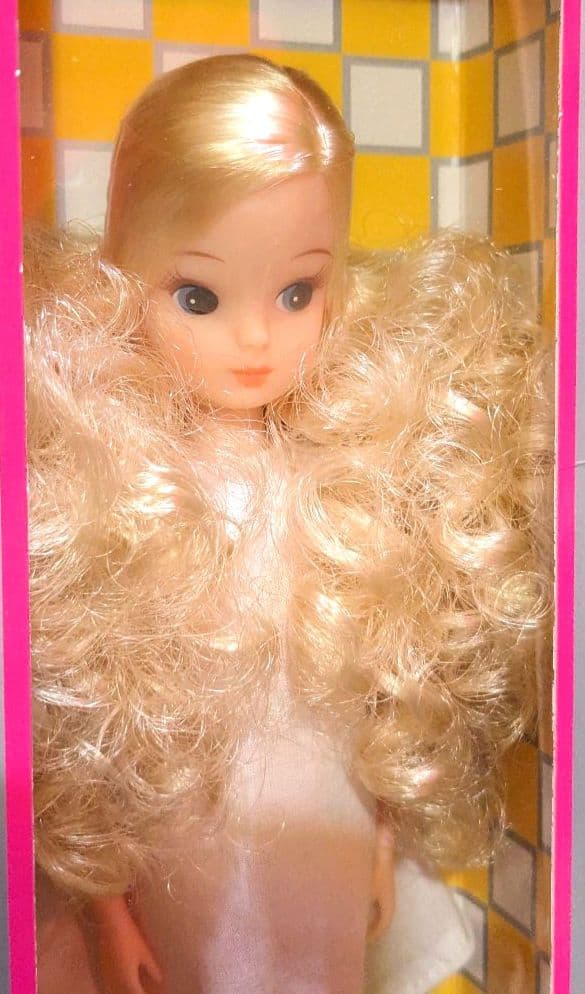 リカちゃんキャッスル　復刻版初代リカちゃん　オンライン限定　新品未開封