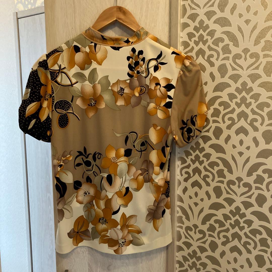 未使用同様❣️レオナールブラウス❣️40カンカン。上品❣️