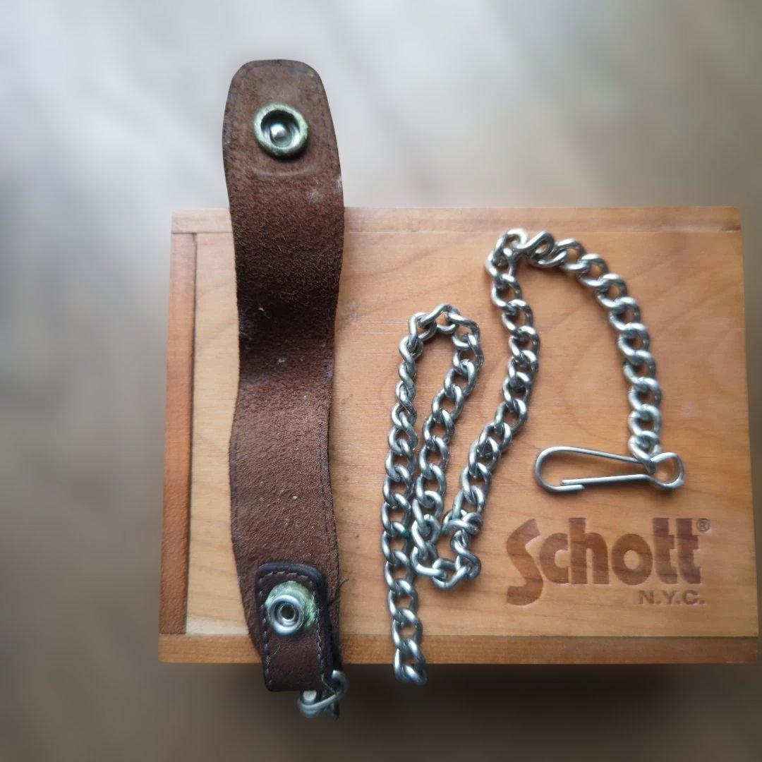 〈Schott〉ウォレットチェーン付き、 二つ折り財布 ダークブラウン