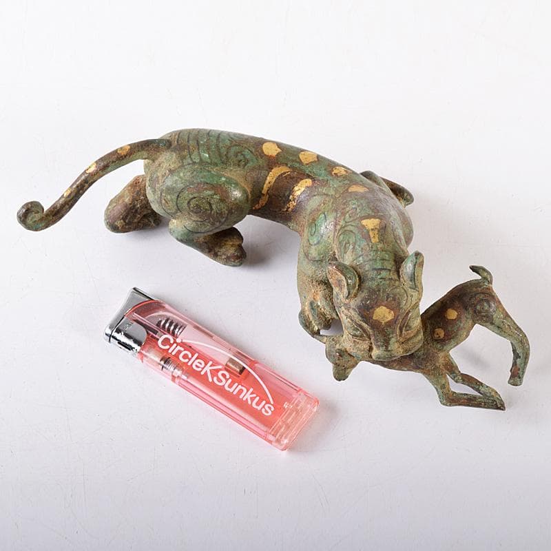 中国　古銅青銅鍍金　虎噬鹿　置物　M　R8096