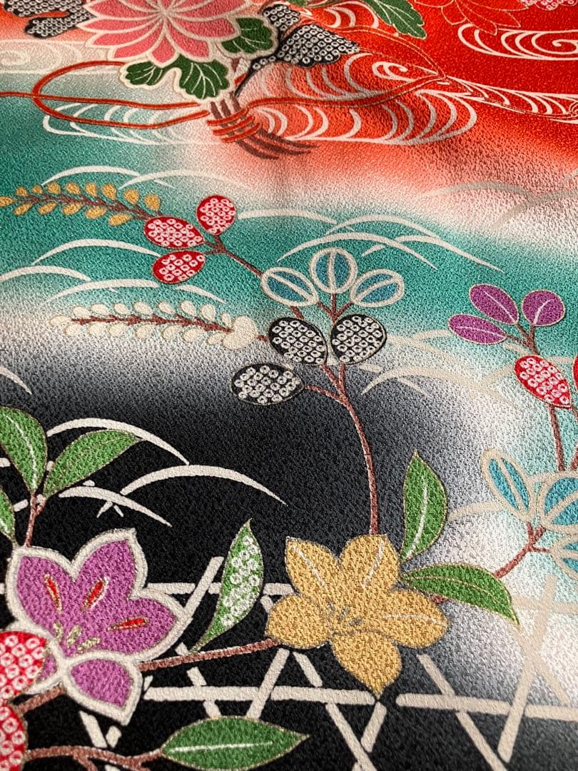 七五三　七歳祝い着　高級正絹着物　古典柄　立涌　籠目 波文　蝶菊梅萩　三段ぼかし