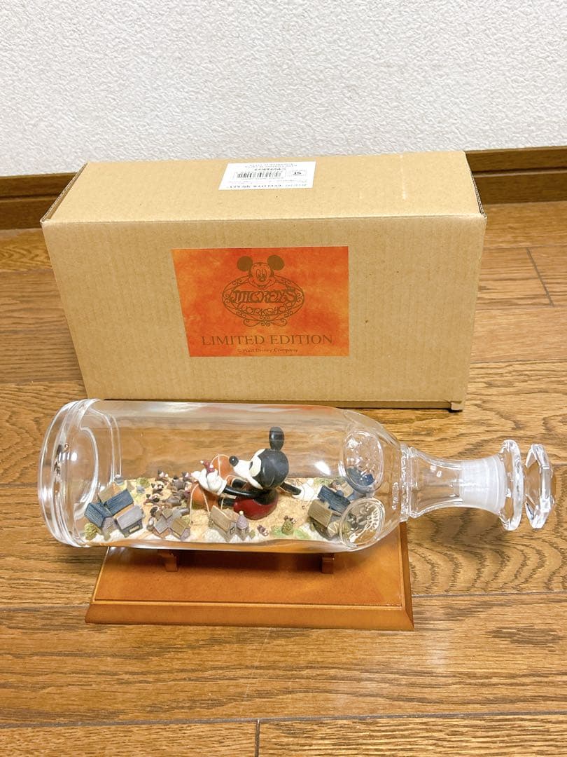 ディズニーグッズ　ミッキー ボトルシップフィギュア 限定版シリアルナンバー253