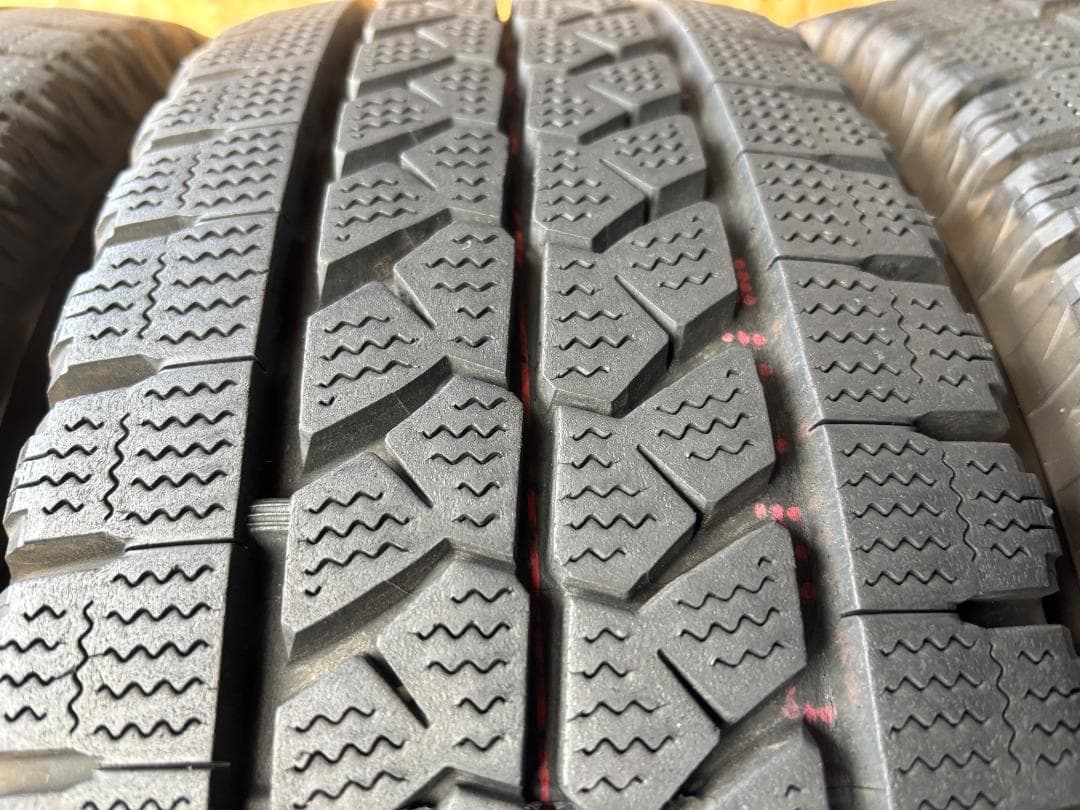 S-659【バリ山】ブリヂストン！215/70R15 107/105L LT！