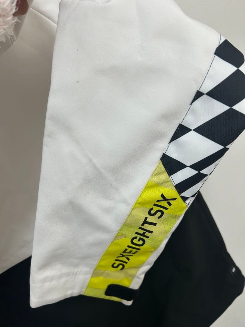 【686】シックスエイトシックス スノーボードウェア スキー　ウェア