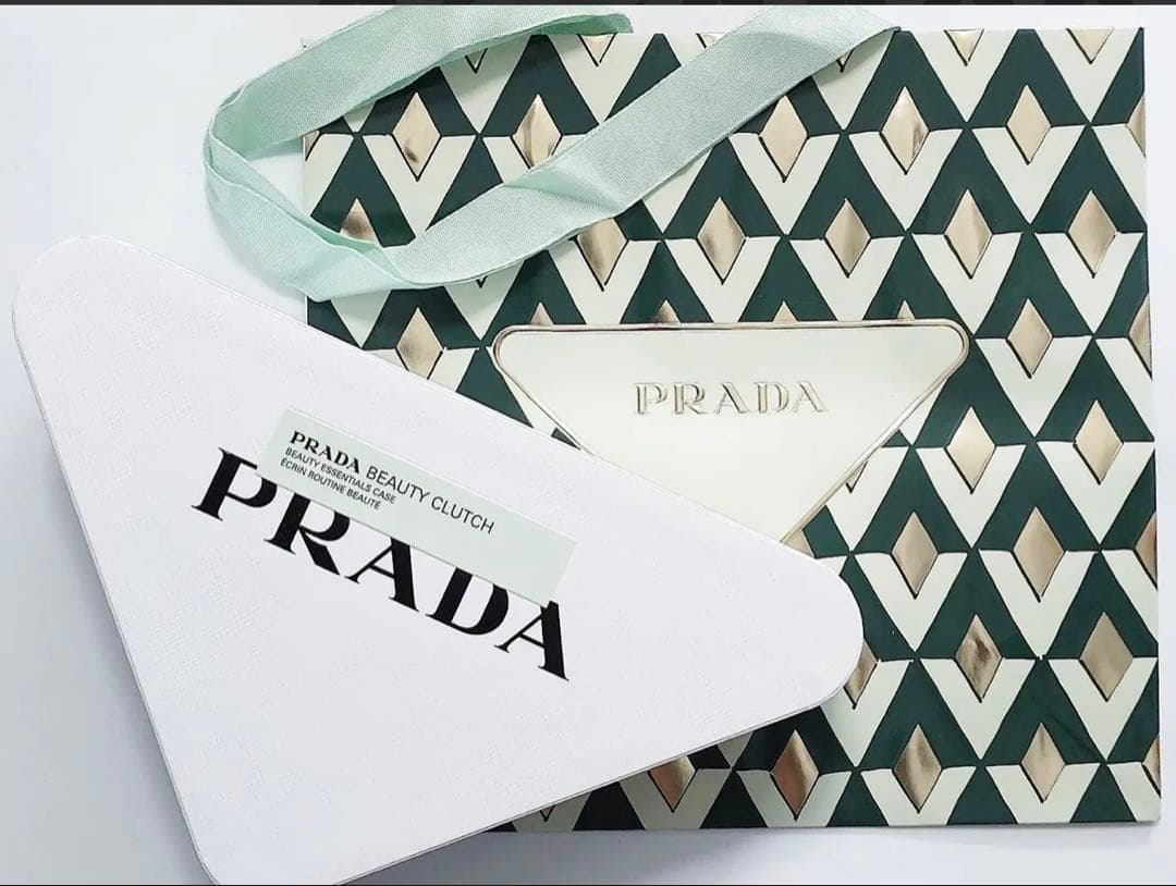 PRADAビューティークラッチ2025 トライアングルメタルケース 中身は無し