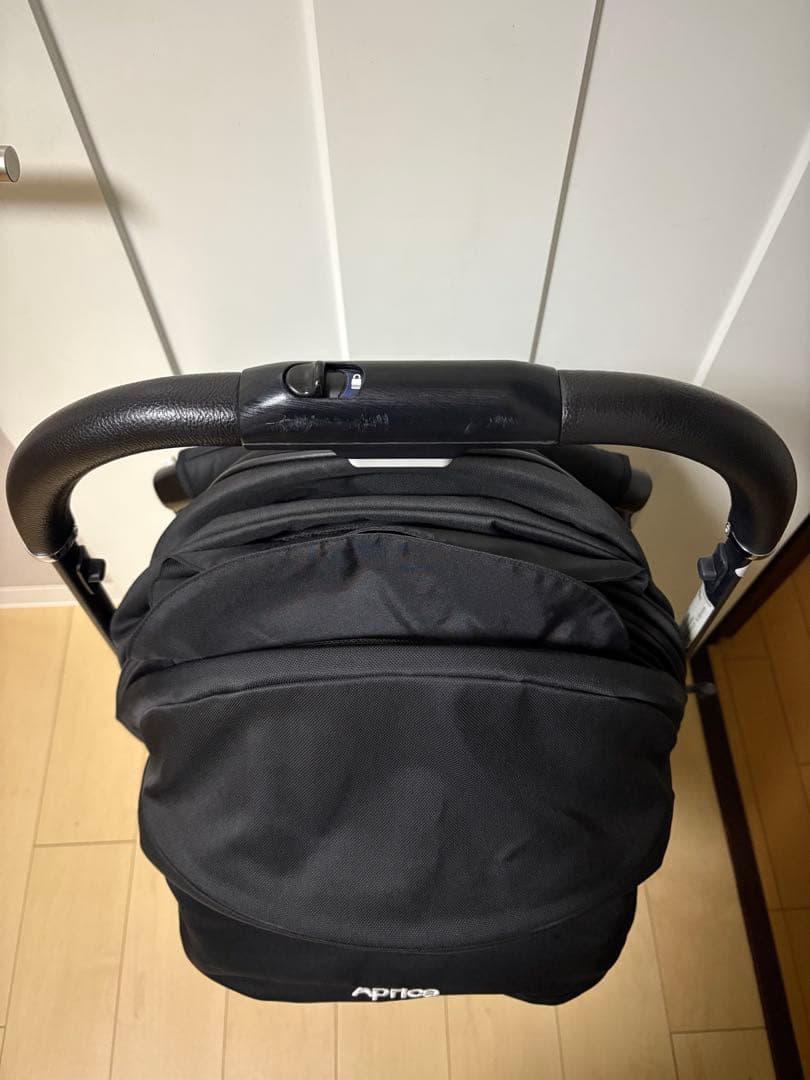 週末セール! アップリカ　ラクーナクッションフリーACブラック雨よけカバー付き