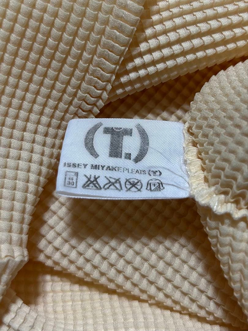 ISSEY MIYAKE PLEATS ベージュ ハイネック 半袖