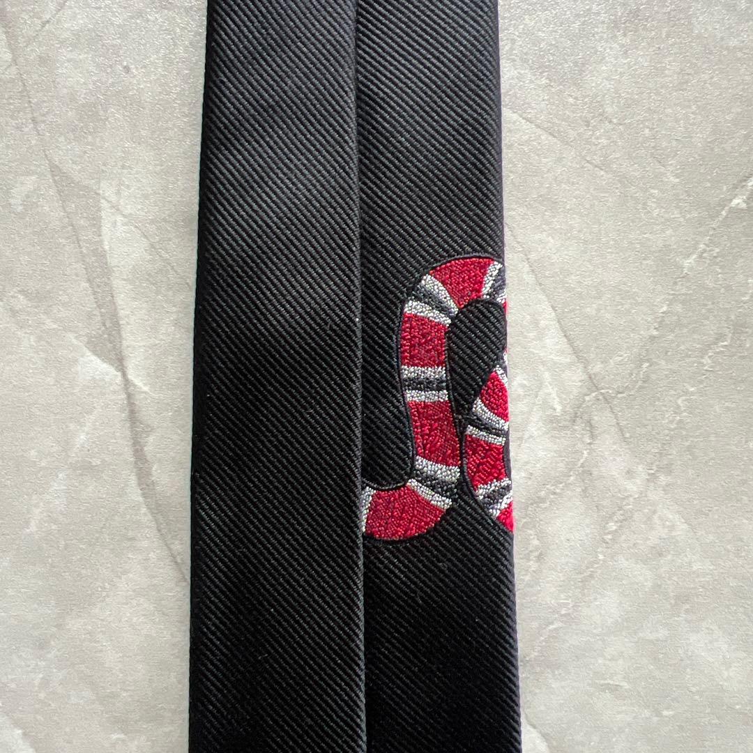 【確実正規品】GUCCI 高級シルクネクタイ　スネーク