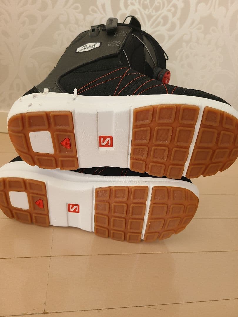 ほぼ新品　SALOMON スノーボードブーツ 27.5センチ