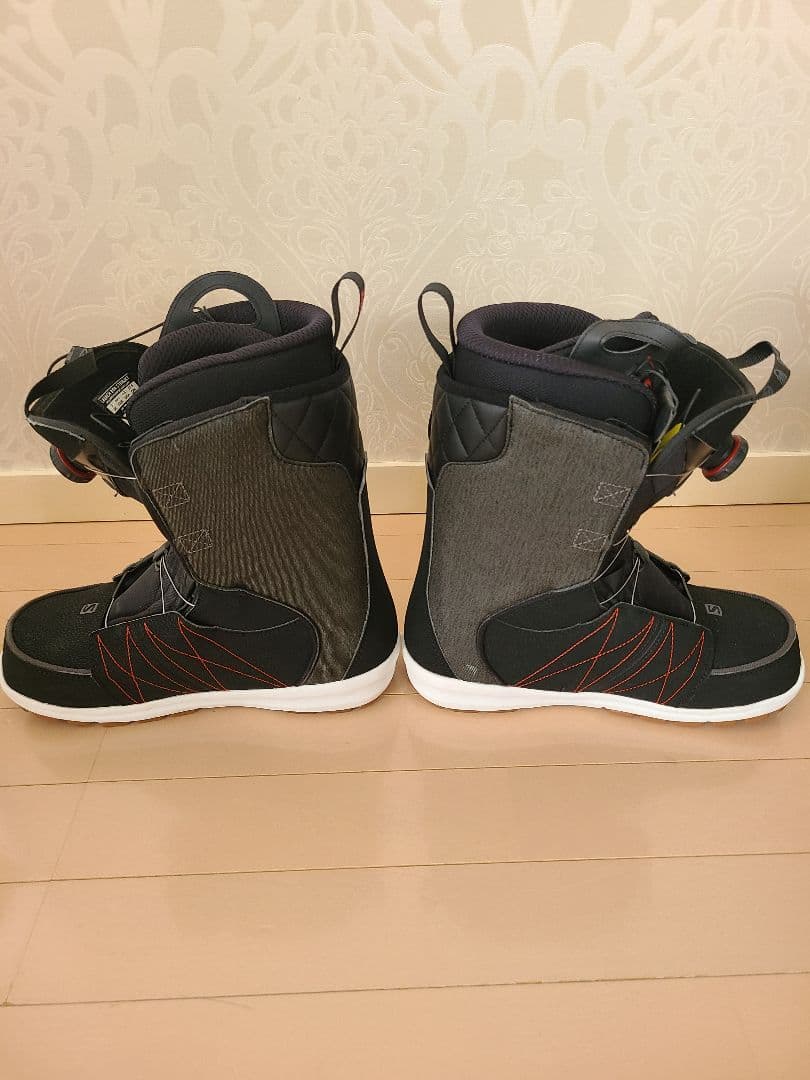 ほぼ新品　SALOMON スノーボードブーツ 27.5センチ