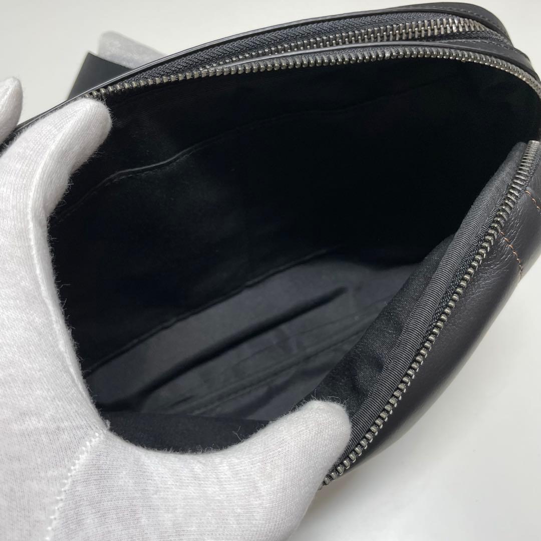 パ*ズ様 新品　COACH ブラック レザー ボディバッグ