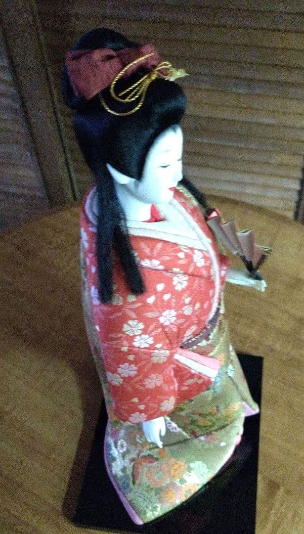 木目込人形 赤と金の着物