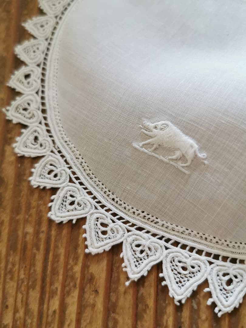 アンティーク 猪いのししアペンツェル刺繍 精緻なニードルワーク♤ ドイリー